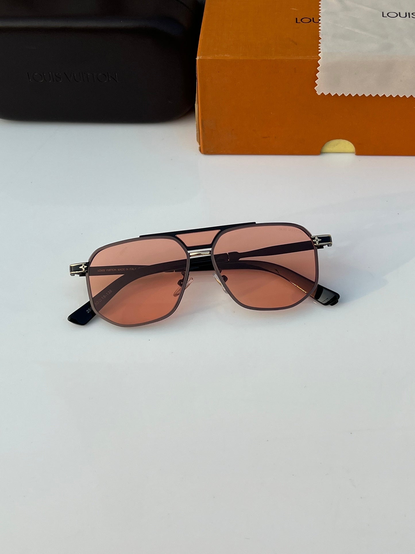 Louis_vuitton_2593_black_red