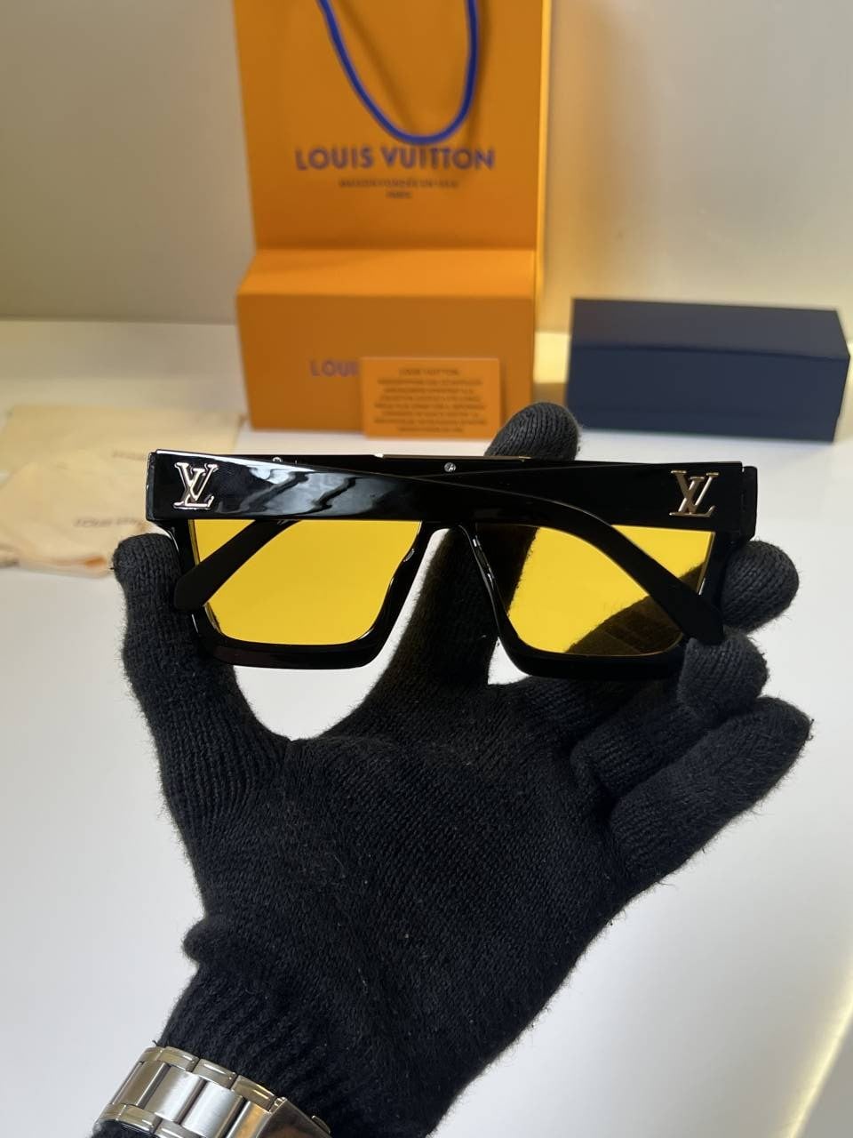 Louis_Vuittion_6129_yellow_black