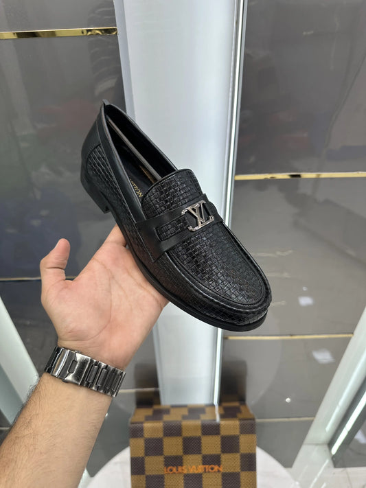 Louis_Vuitton Black Premium Leather Formal Loafers
