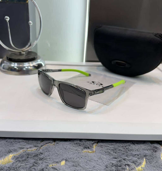 Oakle y Designer Green-Black Premium Shade 6802