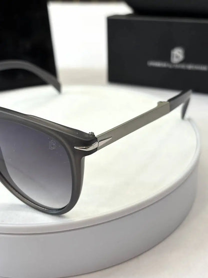 _David_becham_1040_grey_fold