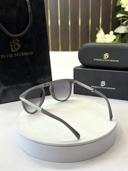 _David_becham_1040_grey_fold