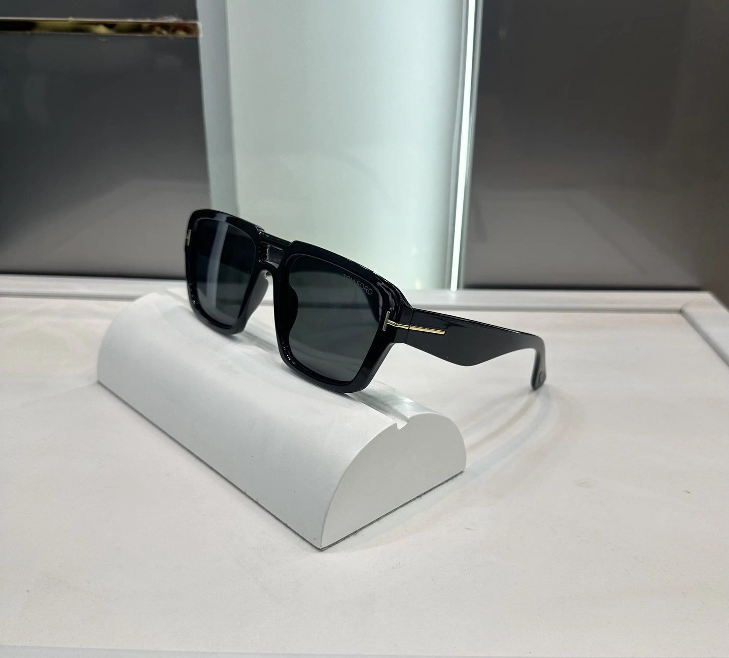 Tomford All Black Premium Shades 185
