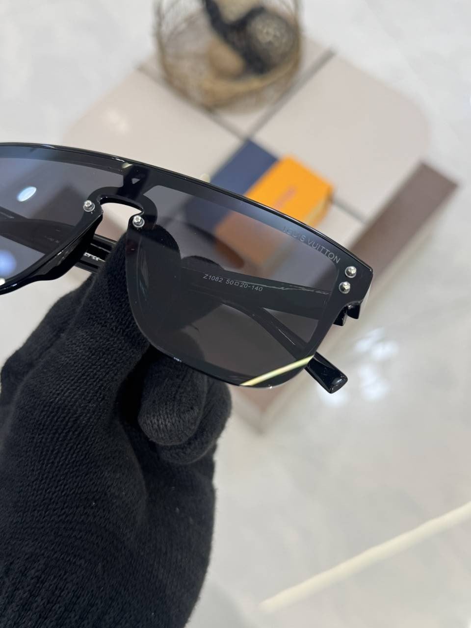 Louis_Vuitton_1082_Black