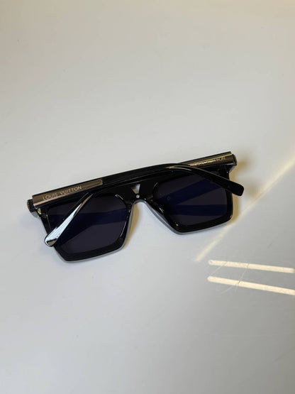 Louis_Vuitton_7777_Black