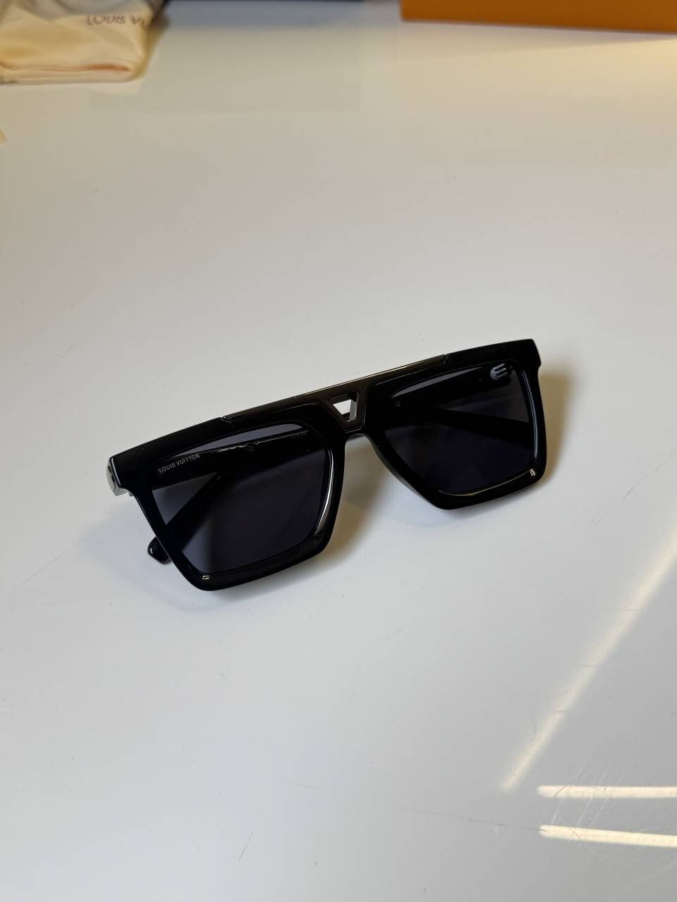 Louis_Vuitton_7777_Black