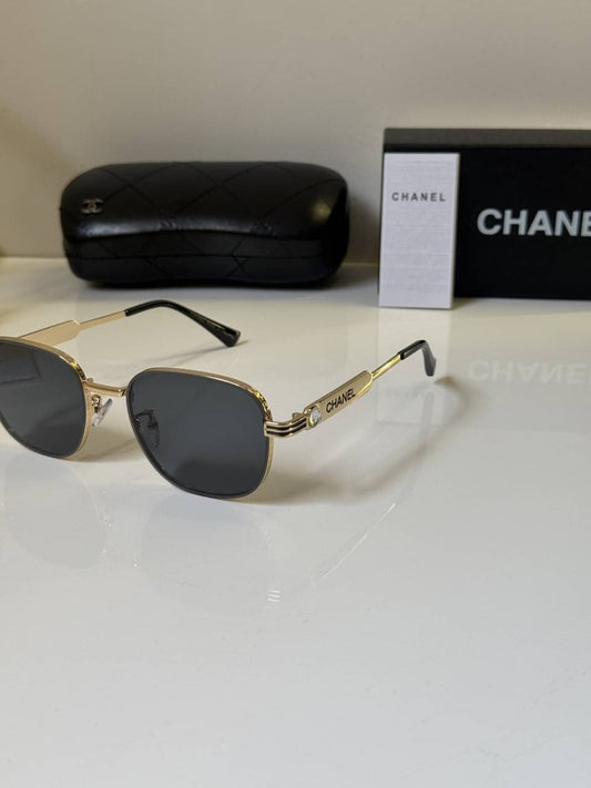Chanel_8068_Gold_Black