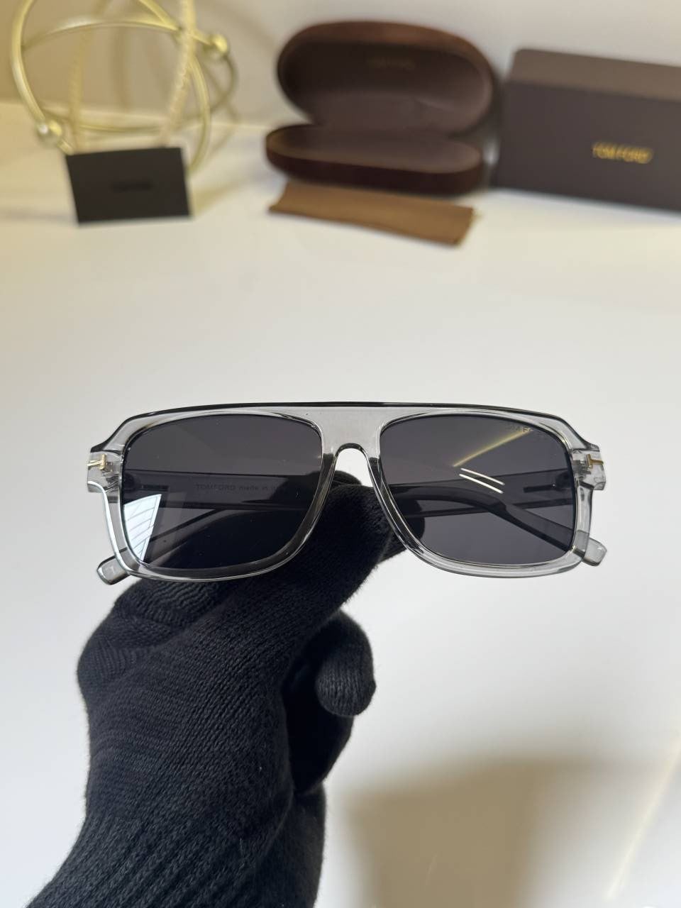 Tomford_9005_Glossy_Grey