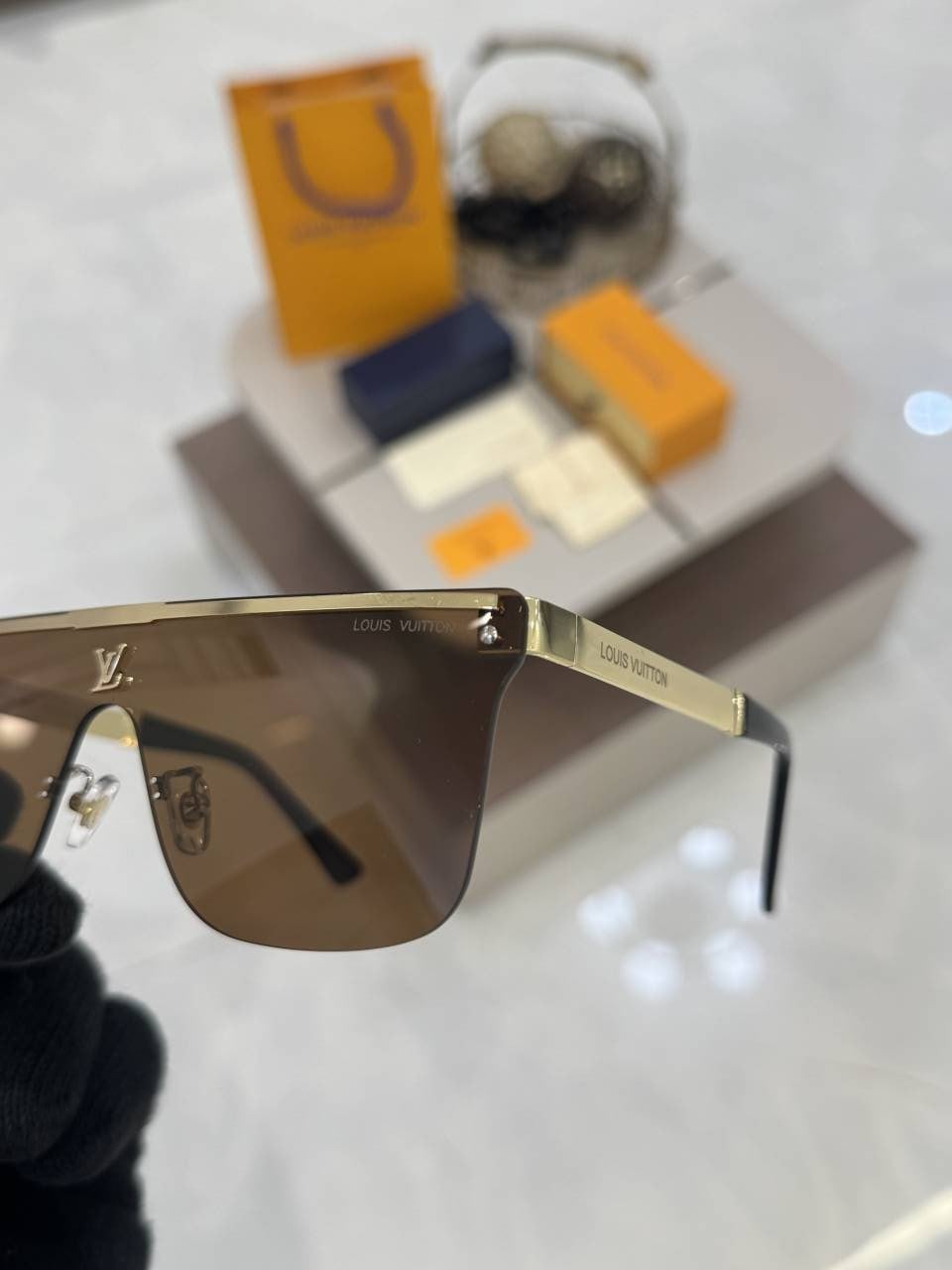 Louis_Vuitton_414_Gold_Brown