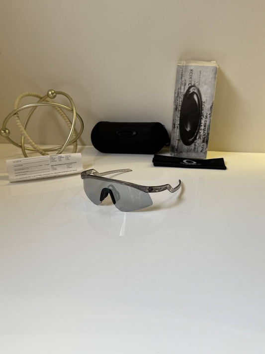 Oakley_9229_Silver_Grey