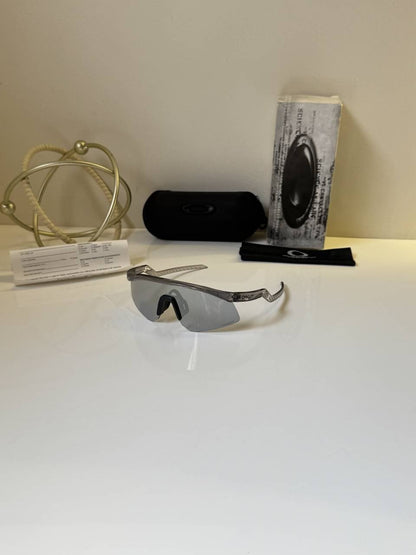 Oakley_9229_Silver_Grey