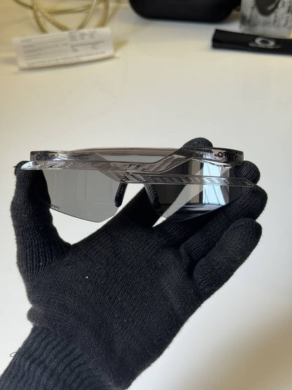 Oakley_9229_Silver_Grey