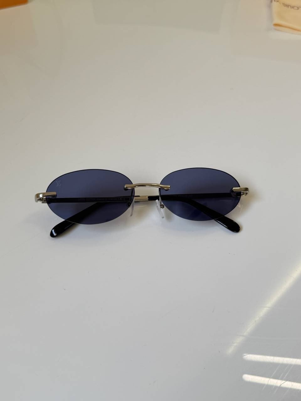 Louis_Vuitton_1101_Silver_With_blue_lens