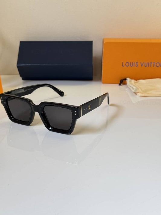 Louis_Vuitton_3311_Glossy_Black