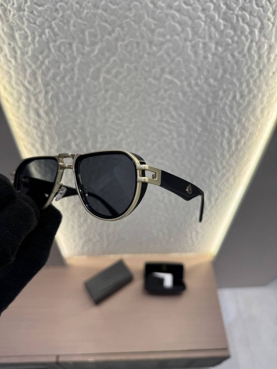 Maybach_7342_Gold_Blk