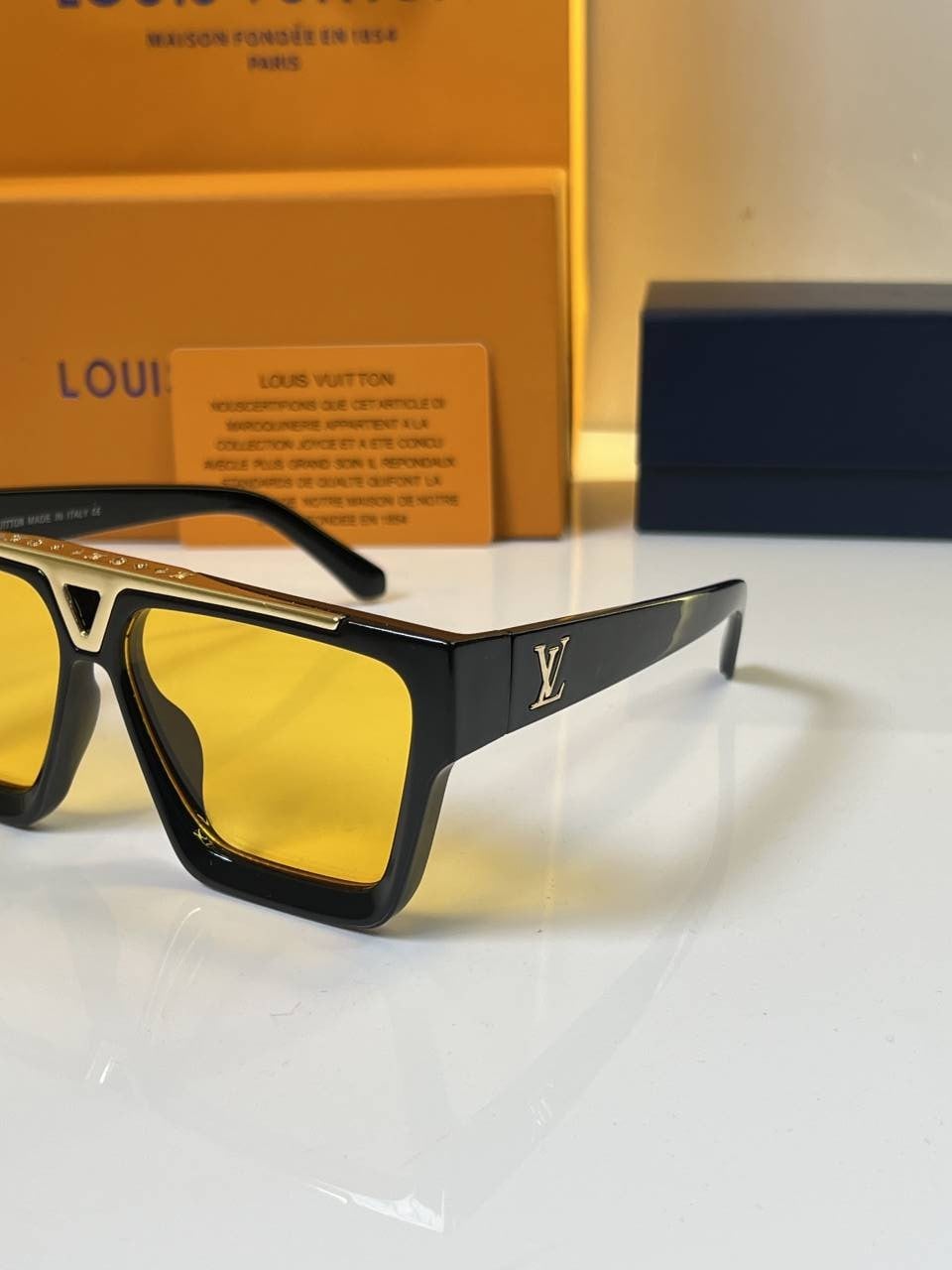 Louis_Vuittion_6129_yellow_black