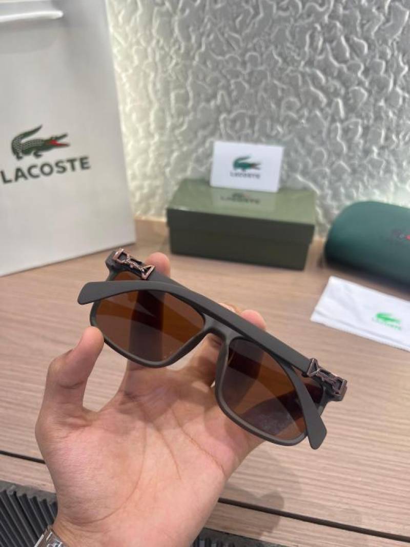 Lacoste_21135_Brown_Store_article