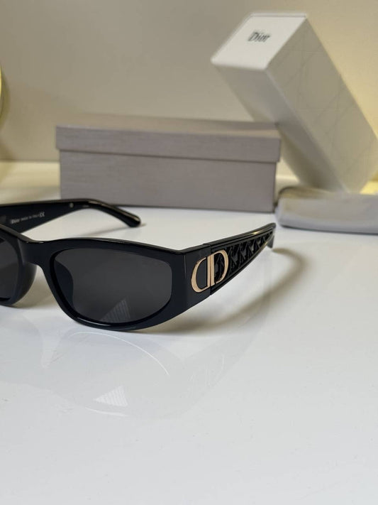 Dior_88915_Black_store_Article