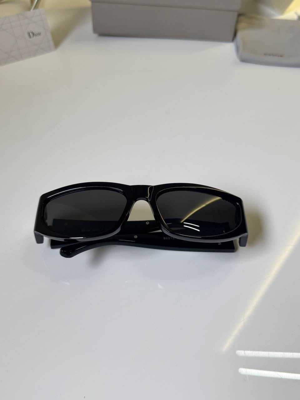 Dior_88915_Black_store_Article