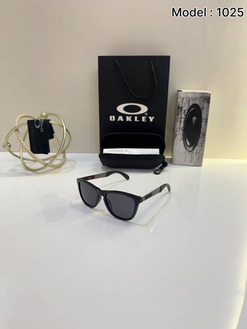 Oakley_1025_Black_Silver