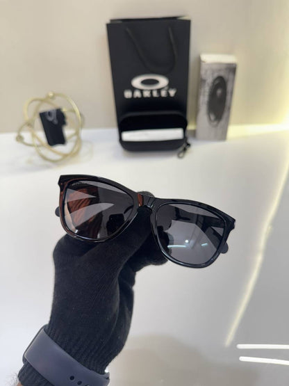 Oakley_1025_Black_Silver