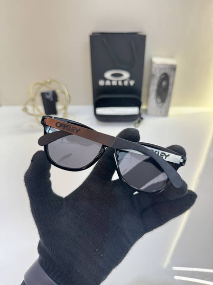 Oakley_1025_Black_Silver
