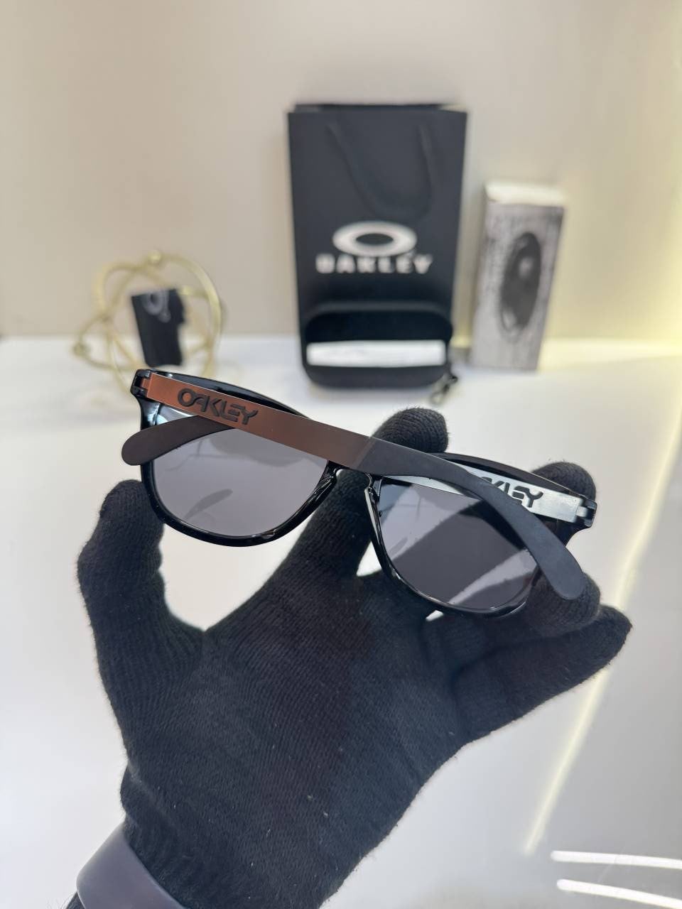 Oakley_1025_Black_Silver