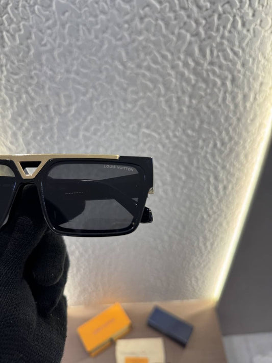 Louis_Vuitton_98360_Gold_Black