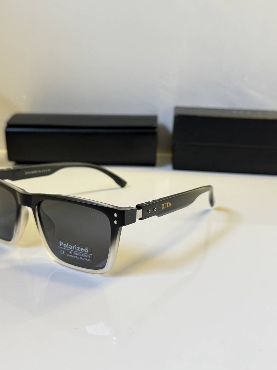 Dita_8968_black