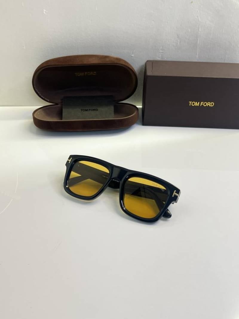 Tomford_259_yellow_black