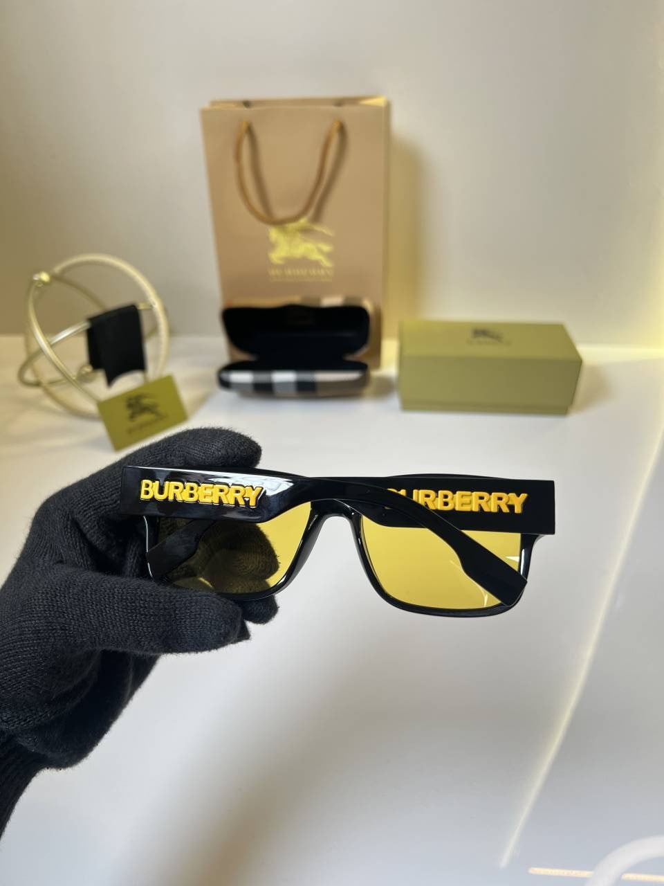 Burberrry_69019_yellow_black