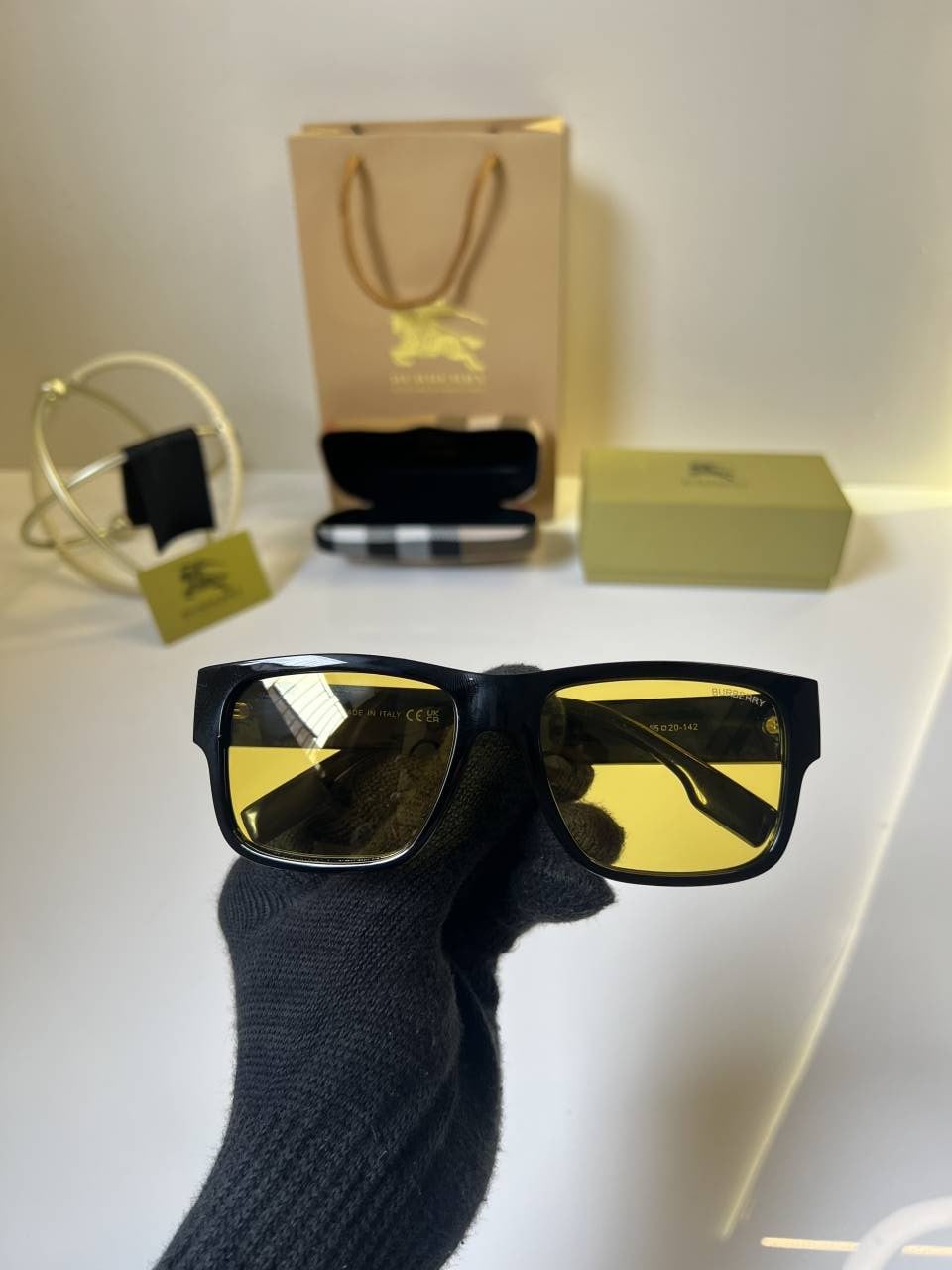 Burberrry_69019_yellow_black