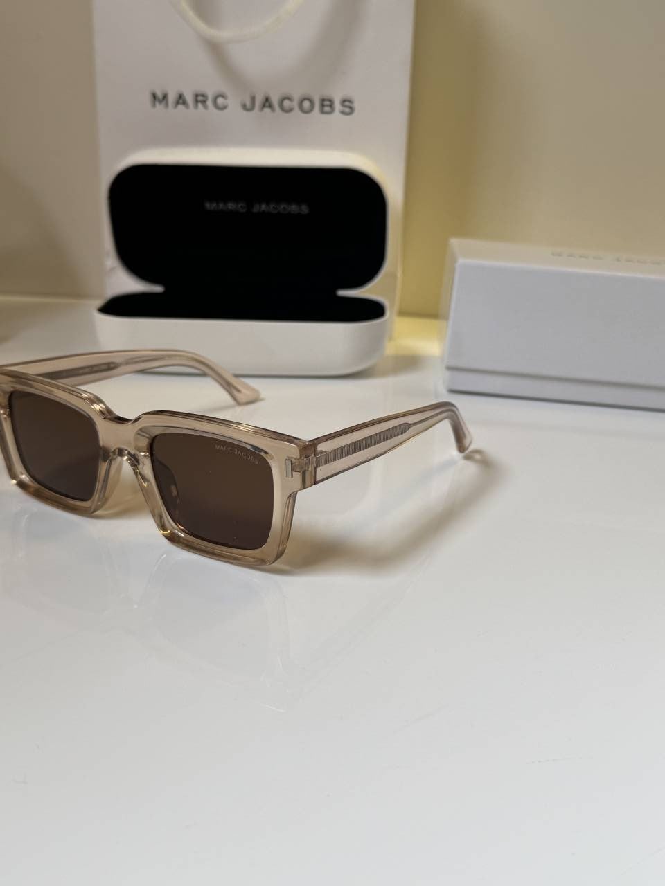 Marc_Jacobs_003_Light_brown
