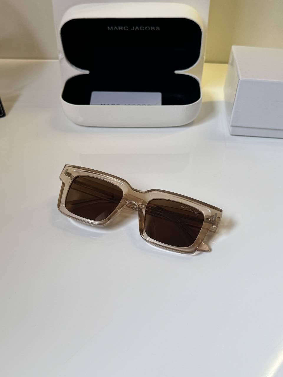 Marc_Jacobs_003_Light_brown