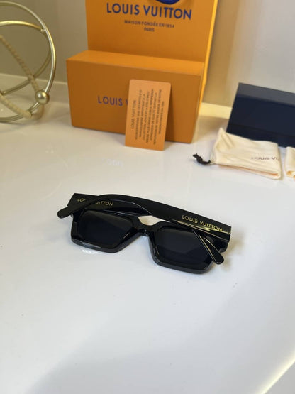 Louis_Vuitton_12001_Glossy_Blk