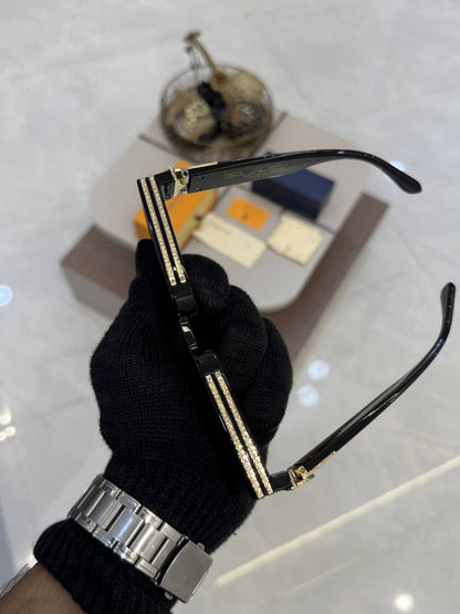 Louis_Vuitton_1940_Gold_Black