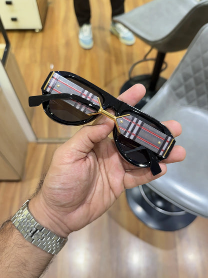 Burberry_98412_black_gold
