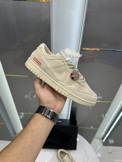 Nike_SB Dunk Low X Supreme Beige
