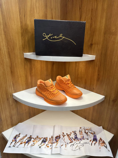 Jalen_Brunson_Nike_Kobe 3 Low Protro The King Of New York