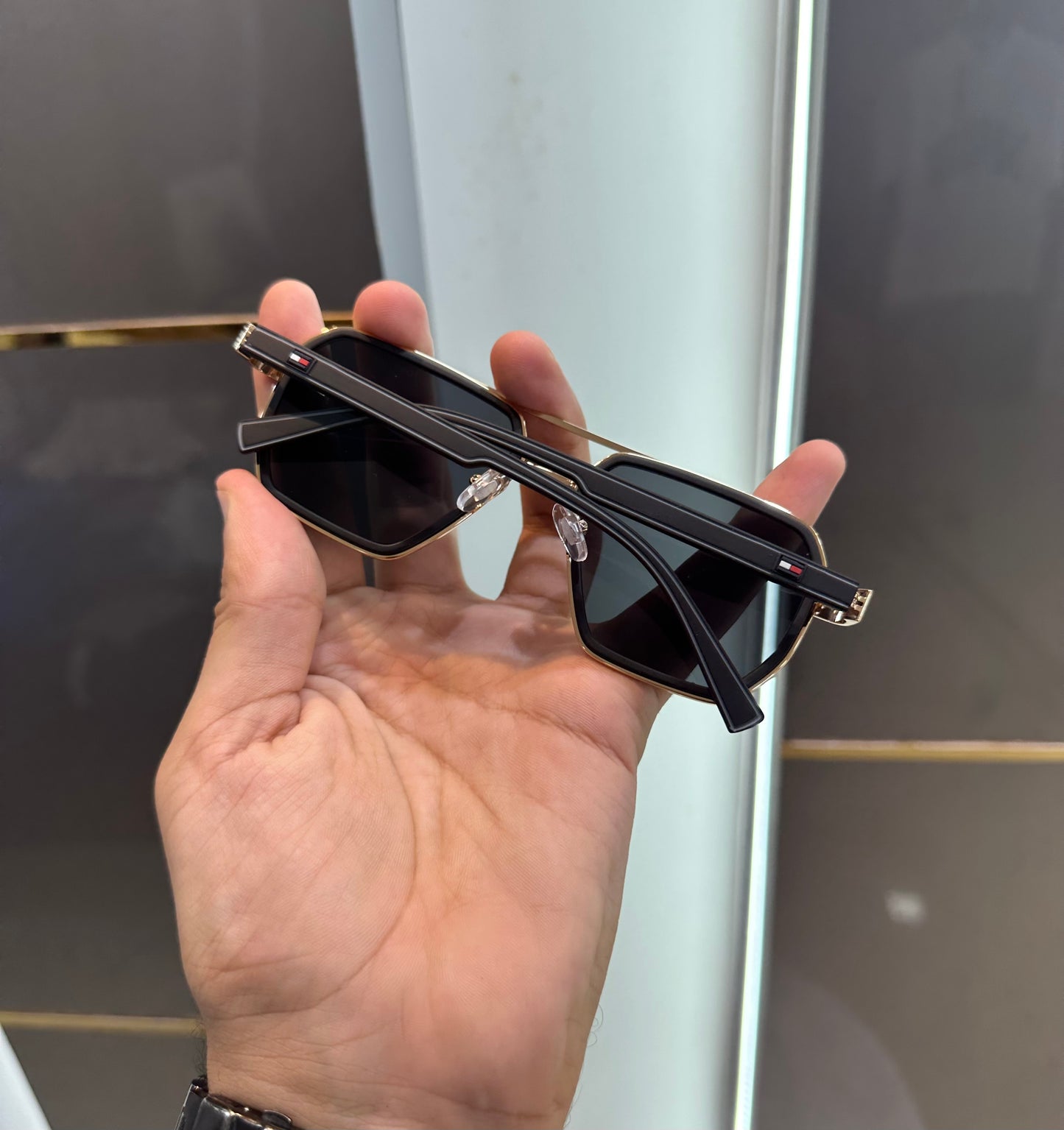 Tommy Hilfiger Limited Edition Luxury Shade With Original Packing